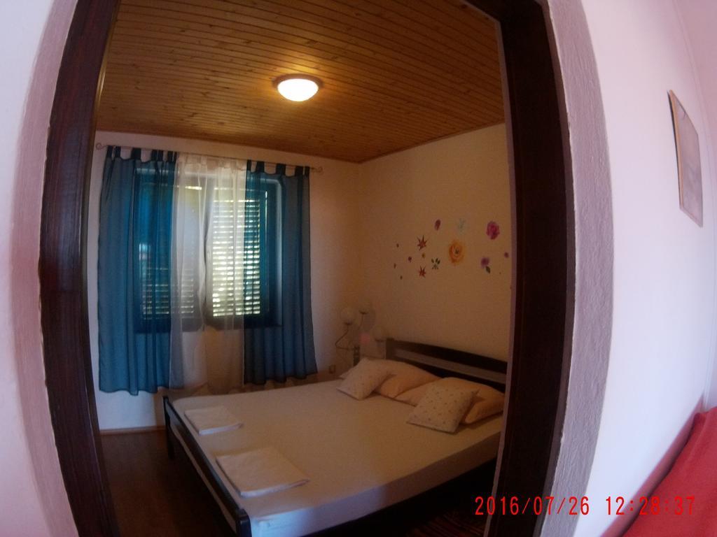 Apartman Luburic Pinezići Exterior foto