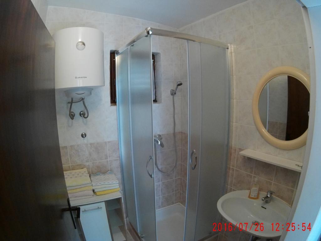Apartman Luburic Pinezići Exterior foto